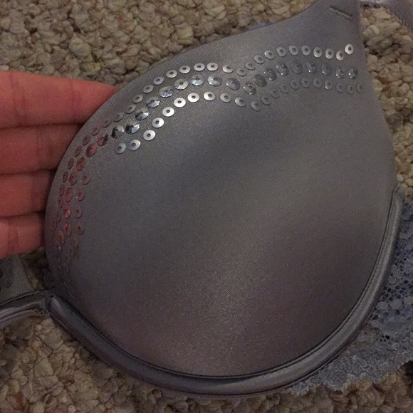 3 Bras 36B - Picture 2 of 8